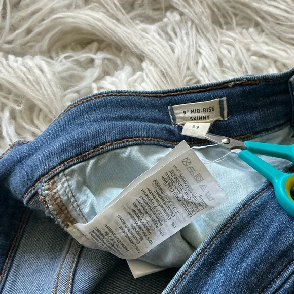 Madewell 10" Mid-Rise Skinny‎ Jeans in Mackey Wash - Picture 4 of 5